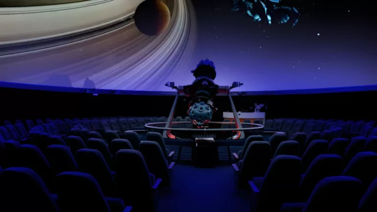Hay una forma de ver dinosaurios en 360° y Pink Floyd este invierno en Santiago: revisa precios aquí