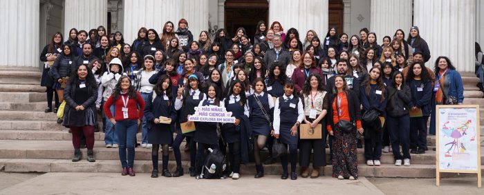 Más mujeres en STEM: seminario inspira a más de 100 estudiantes a seguir carreras científicas