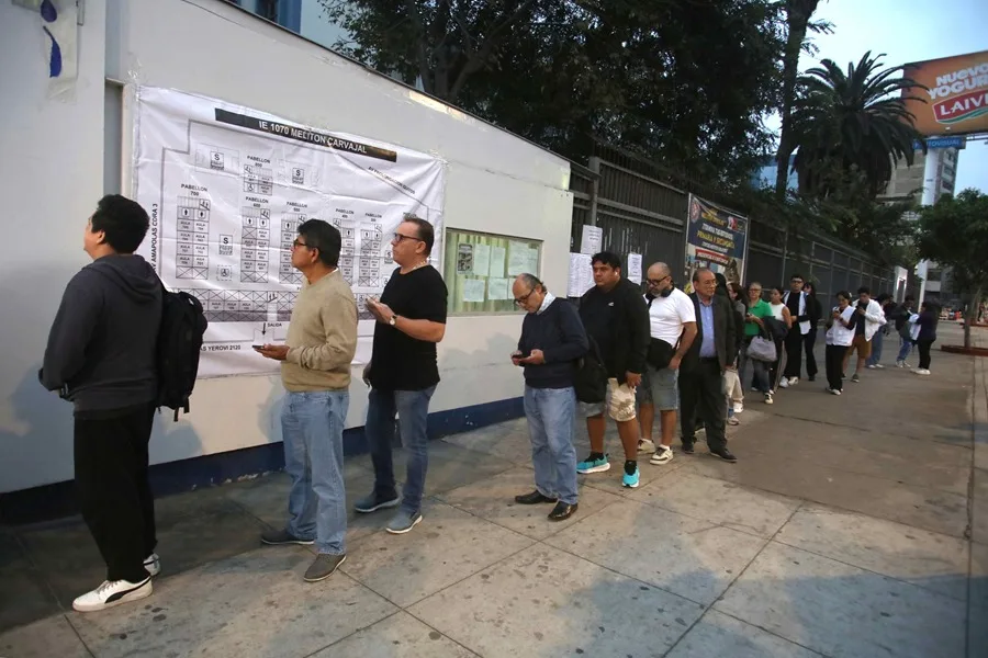 Comenzó en Perú la votación de la segunda vuelta presidencial entre Fujimori y Sánchez