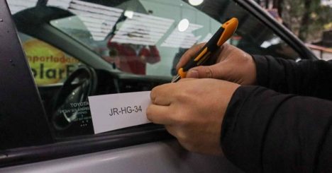 Si grabaste así la patente de tu auto podrías perder $107 mil: El error que Carabineros multa