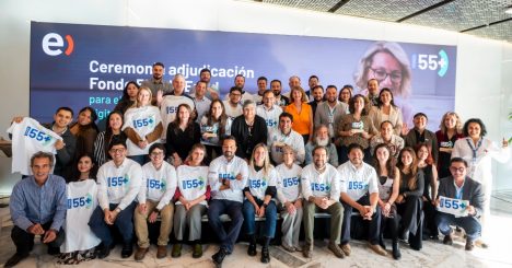 Si tienes más de 55 años, puedes aprender Inteligencia Artificial gratis con estas nuevas becas