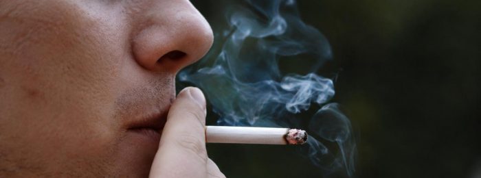 Tabaco para armar o cigarrillo industrial: cuál causa más daño, según la evidencia científica