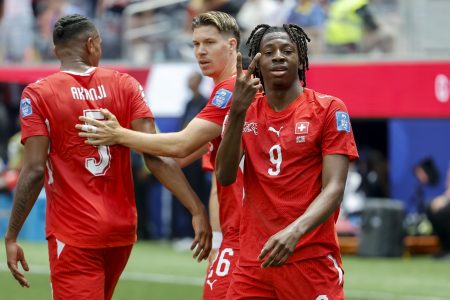 Suiza 4-1 Bosnia: helvéticos desatascan el partido en el segundo tiempo y quedan líderes del grupo B