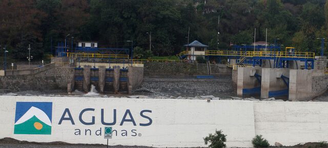 Piden declarar escasez hídrica en la principal cuenca que abastece a Santiago