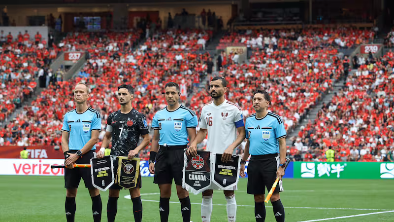 Críticas mundiales: árbitro chileno Cristián Garay en la mira por decisiones apoyadas en el VAR