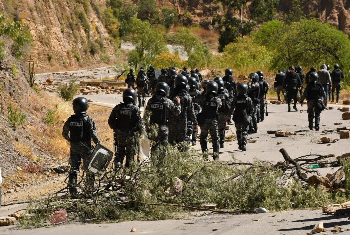 El Parlamento de Bolivia valida el decreto de estado de excepción contra bloqueos de vías