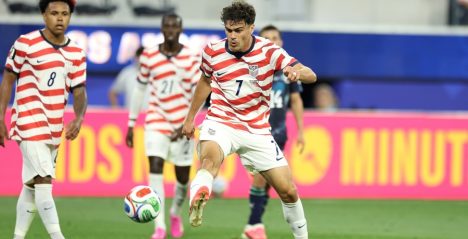 Estados Unidos golea a Paraguay en un sólido debut mundialista