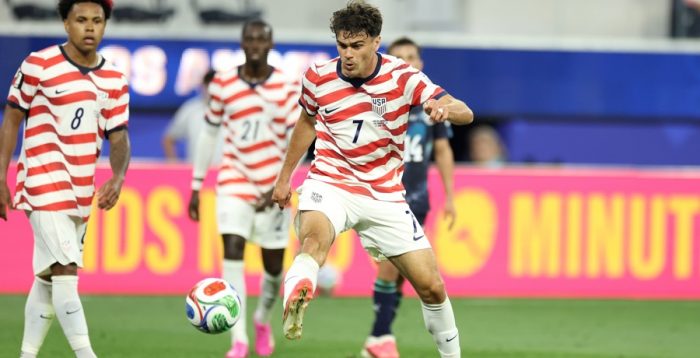 Estados Unidos golea a Paraguay en un sólido debut mundialista