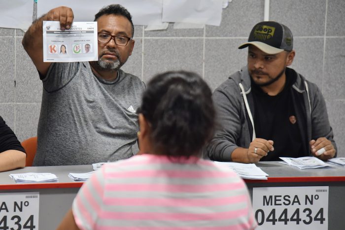 Empate técnico: Sánchez y Fujimori van voto a voto para definir a nuevo presidente de Perú
