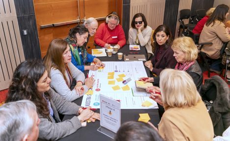 Personas mayores diseñan soluciones para su bienestar en una sociedad cada vez más digitalizada