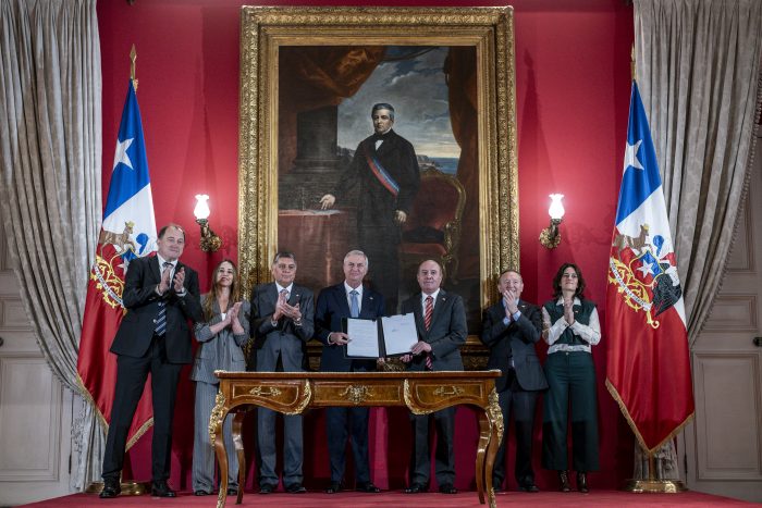 La política constitucional de la Reconstrucción Nacional de Chile