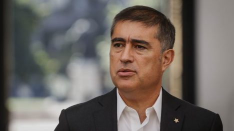 Desbordes critica a ministro Rabat por Santiago 1: "Le faltó experiencia política"