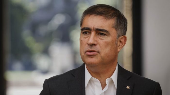 Desbordes critica a ministro Rabat por Santiago 1: "Le faltó experiencia política"