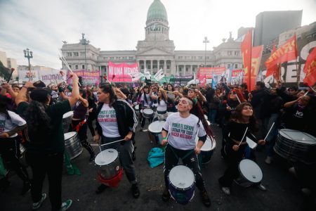 El 'Ni una menos' vuelve a llenar las calles de Argentina y alza la voz ante los feminicidios