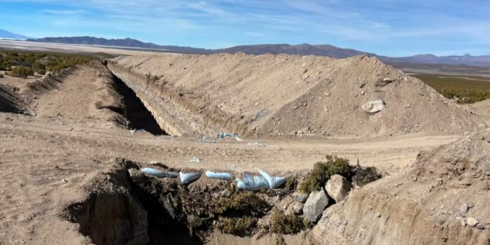 Puente sobre la zanja en Colchane sorprende a autoridades: obra requirió maquinaria y planificación