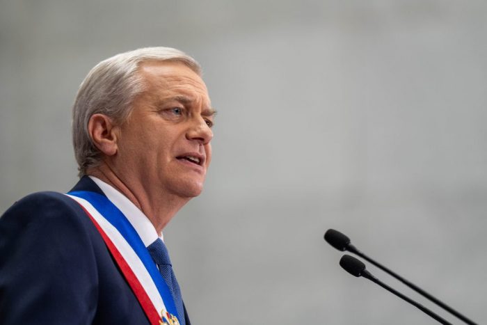 Gobierno de emergencia e incomunicación política