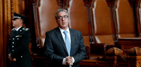 Gobierno condiciona continuidad de embajador Zaliasnik a eventual formalización por caso Hermosilla