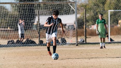 La pasión por el fútbol no basta: pocos padres mantienen su práctica deportiva
