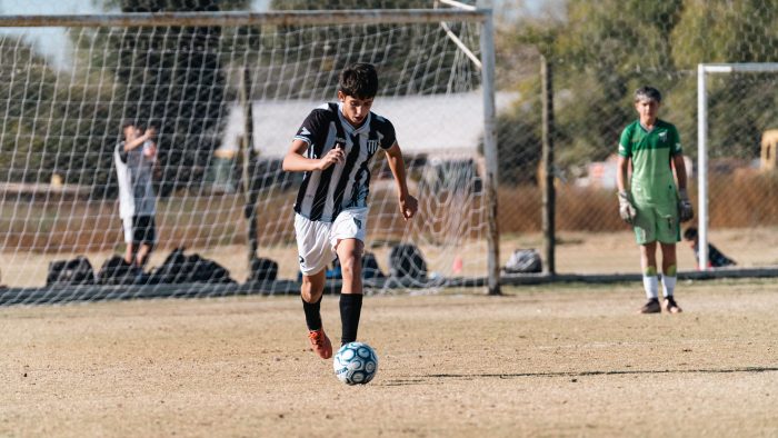 La pasión por el fútbol no basta: pocos padres mantienen su práctica deportiva
