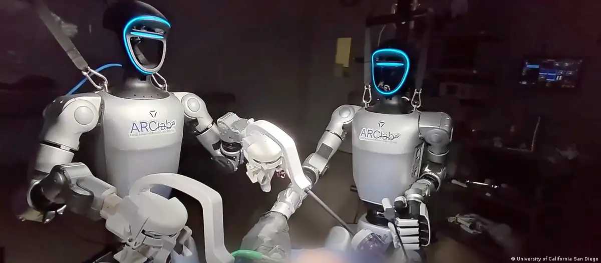 Robots humanoides operan a un cerdo vivo por primera vez