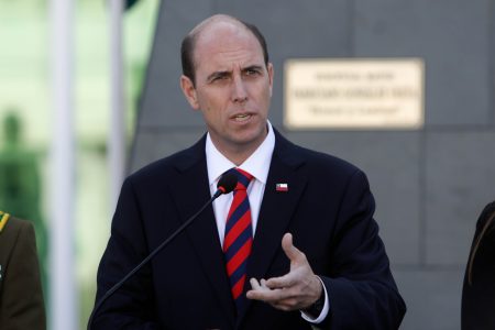 Ministro Arrau evita comentar informe de Contraloría y valora gestión de Trinidad Steinert