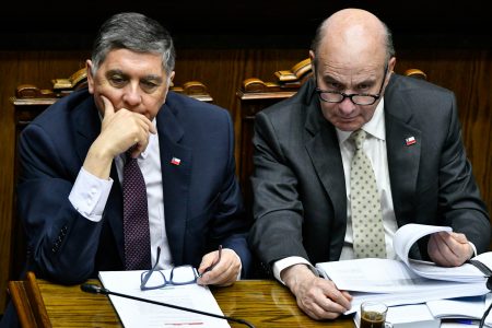 Senado vota megarreforma de Kast entre críticas opositoras y acuerdo con municipios