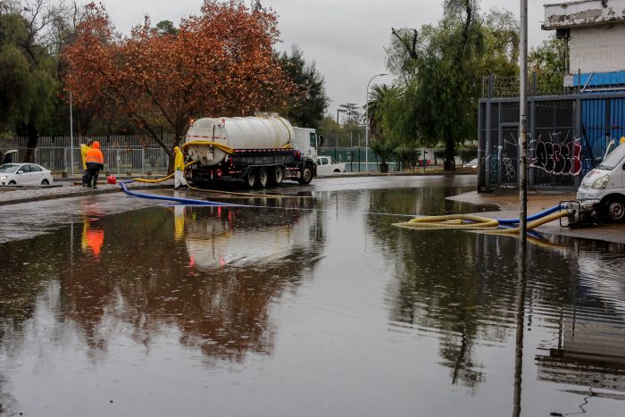 Temporal golpea al país: evacuaciones, tres fallecidos y más de 400 mil clientes sin luz