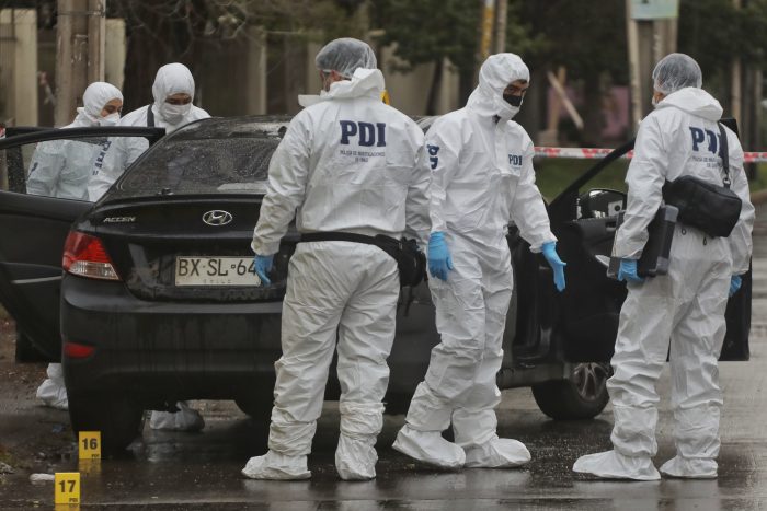 Funcionaria PDI frustra robo en San Miguel tras ser atropellada y hiere a tres asaltantes