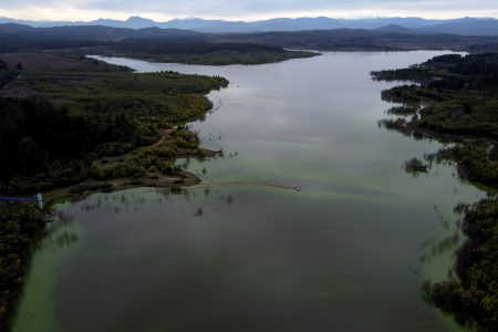 Lluvias reviven al Lago Peñuelas: agua ya cubre la tercera parte de la reserva nacional