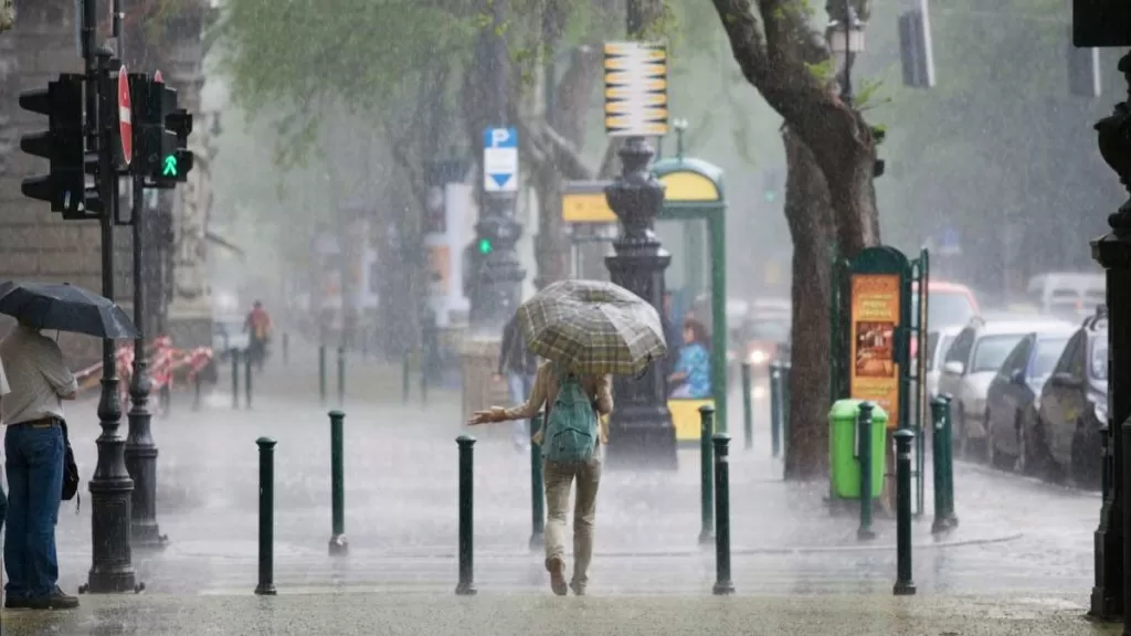 Caerán hasta 70 mm en Santiago: el duro temporal con viento y nieve que llega este jueves