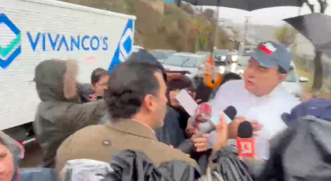 “Se sale de sus cabales”: abogado increpa al ministro Poduje durante visita a viviendas en El Olivar