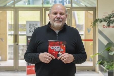 Académico contribuye a preservar la memoria del rock penquista