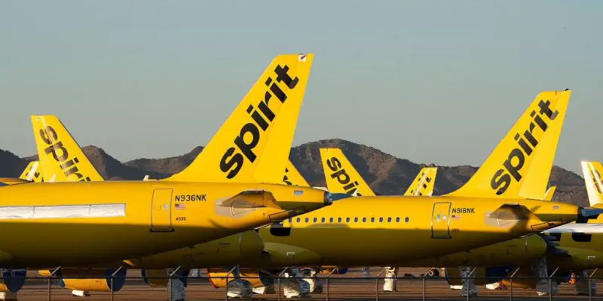 Crisis de las aerolíneas low cost: alza de combustibles y quiebras amenazan los pasajes baratos