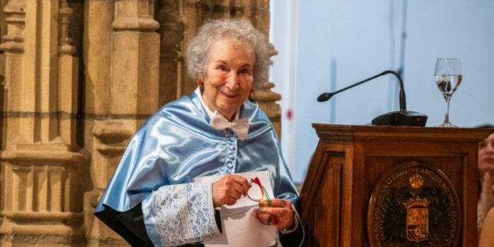 Margaret Atwood: Nunca en la era moderna se han prohibido tantos libros como ahora en EEUU