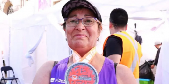 "Llegué última, pero me siento ganadora": la historia de Ely ganó su propia maratón a los 64 años