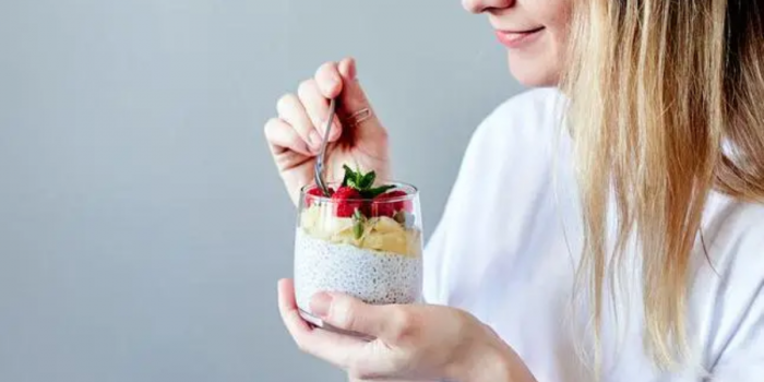 5 alimentos que ayudan a cuidar nuestros huesos (más allá de la leche)