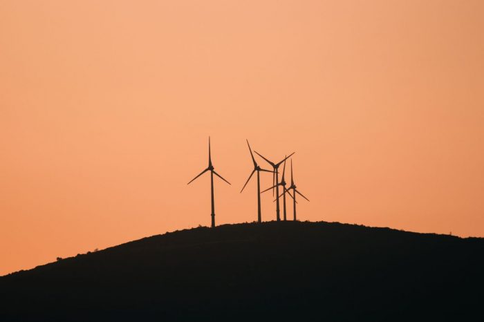 Chile consolida su liderazgo en energías renovables y mira el desafío de la transmisión