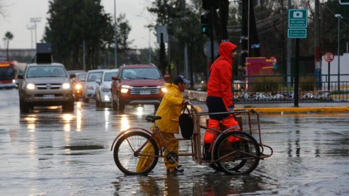 Lluvias vuelven a Santiago con río atmosférico este viernes: revisa a qué hora comienza