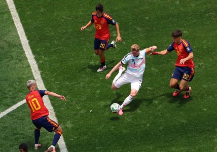 España 2-1 Bélgica: Mikel Merino no entiende de muros y lleva a los ibéricos a semifinales