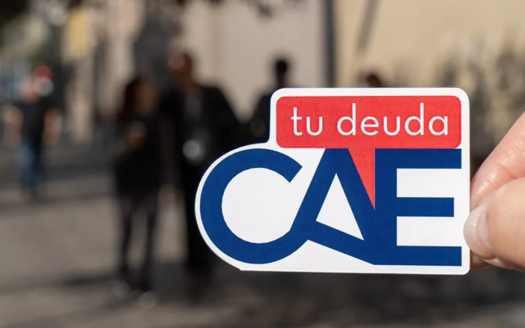 ¿Te quedaste sin trabajo y debes el CAE? Hay un trámite para congelar el cobro por 6 meses