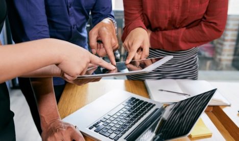 La importancia que emprendedores locales comiencen a introducir IA a sus negocios