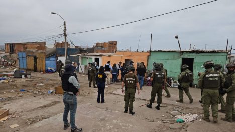 Comenzó operativo de desalojo de Cerro Chuño en Arica