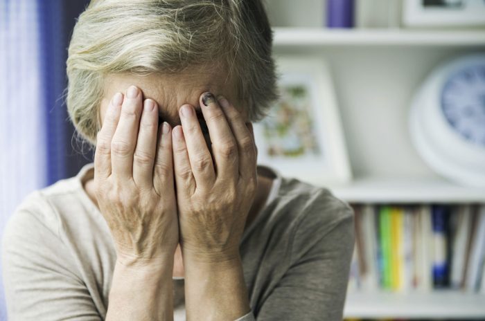 Maltrato a personas mayores persiste en Chile: alertan por violencia psicológica y edadismo