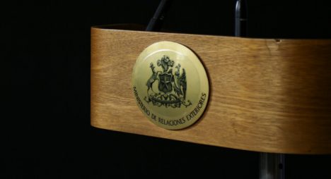 Diplomáticas de carrera alertan por baja presencia de mujeres al frente de embajadas chilenas