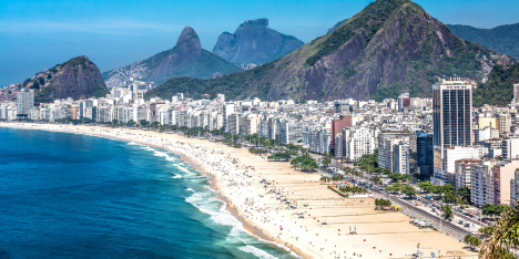 Stand up paddle al amanecer: la experiencia que invita a descubrir Copacabana desde el mar