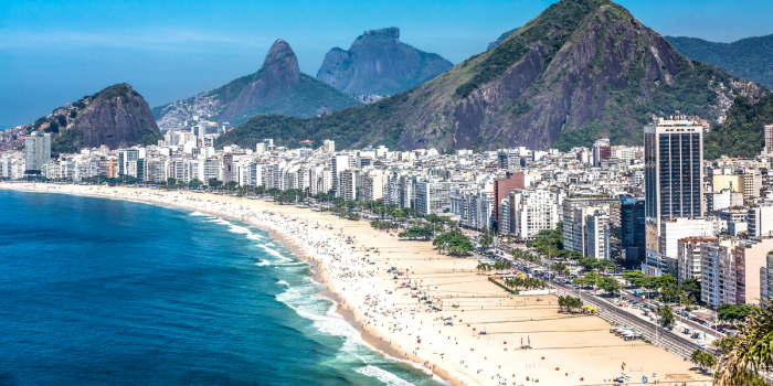 Stand up paddle al amanecer: la experiencia que invita a descubrir Copacabana desde el mar