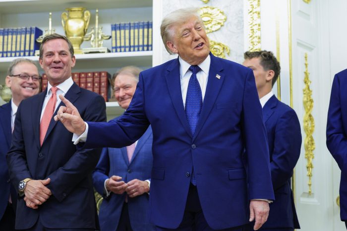 Trump confirma "telefonazo" a la FIFA para eliminar roja a goleador de EEUU: dijo que no hubo falta