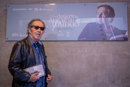 Glenn Arcos y Hernán Rivera Letelier: 30 años de amistad en exposición sobre memoria del desierto