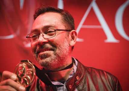 Escultor chileno Mauricio Guajardo gana el primer premio de la Bienal del Chaco