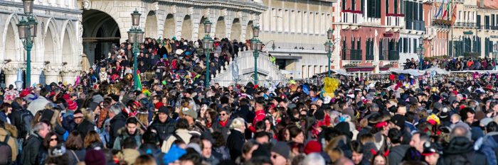 Impuestos y tasas para contener el turismo masivo